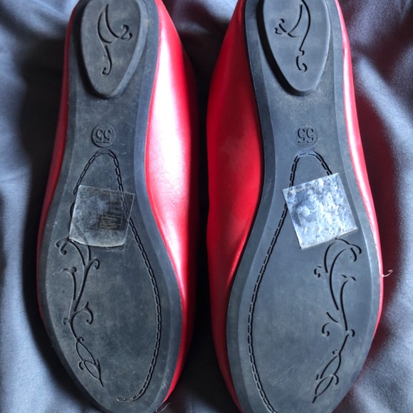 Red flats - Picture 2 of 3